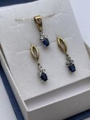 9CT YELLOW GOLD NECKLACE, PENDENT AND EARRING SET, SET WITH DIAMOND AND SAPPHIRES