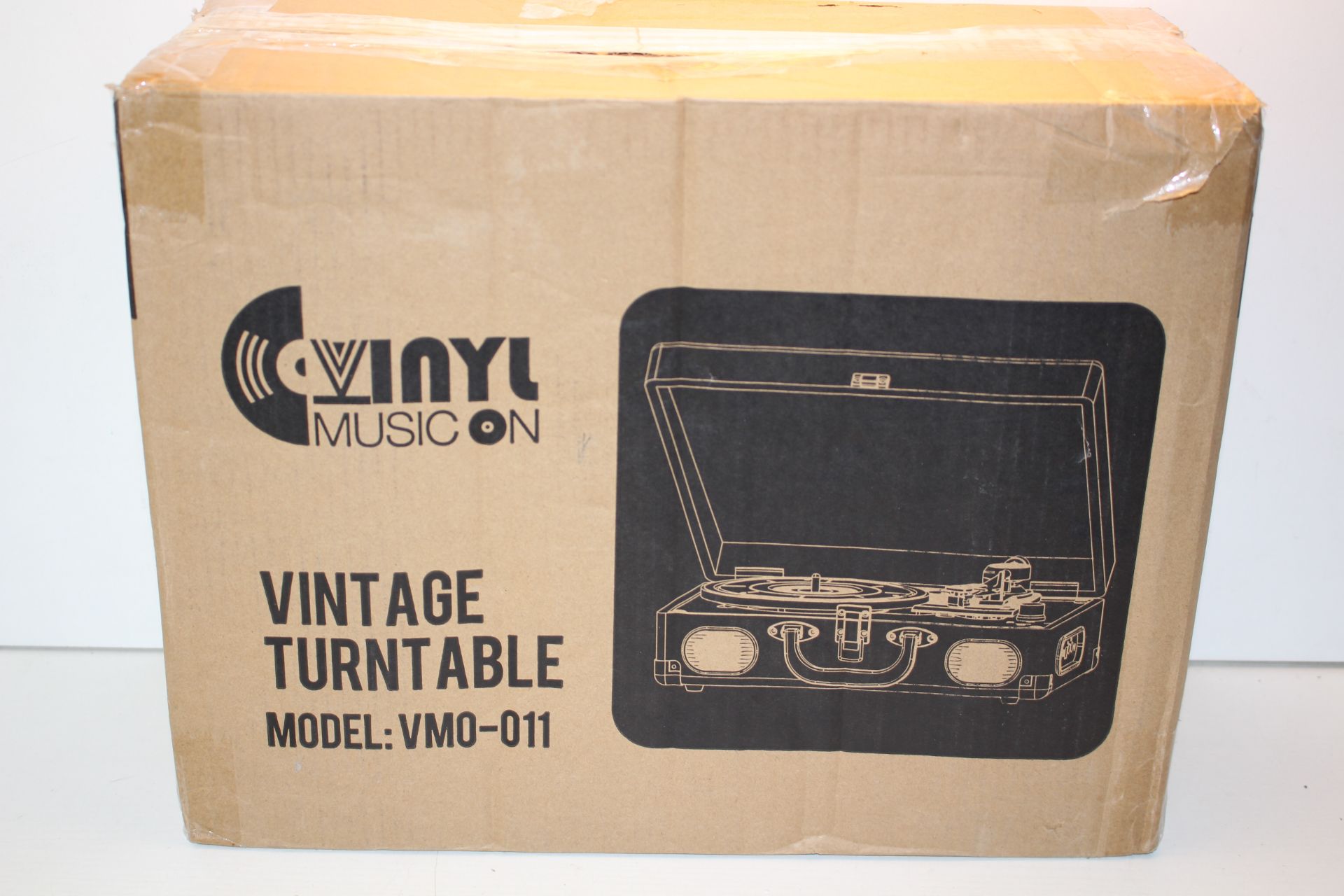 BOXED VINYL MUSIC ON VINTAGE TURNTABLE MODEL: VMO-011 RRP £30.00Condition ReportAppraisal