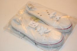 UNBOXED WHITE ELLIS WIDE UK SIZE 5 SHOES Condition ReportAppraisal Available on Request- All Items