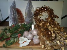 1 LOT TO CONTAIN A LARGE AMOUNT OF ASSORTED CHRISTMAS ITEMSCondition ReportAppraisal Available on