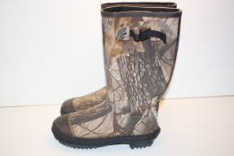 UNBOXED UK SIZE 11 CAMO WELLINGTON BOOTS Condition ReportAppraisal Available on Request- All Items