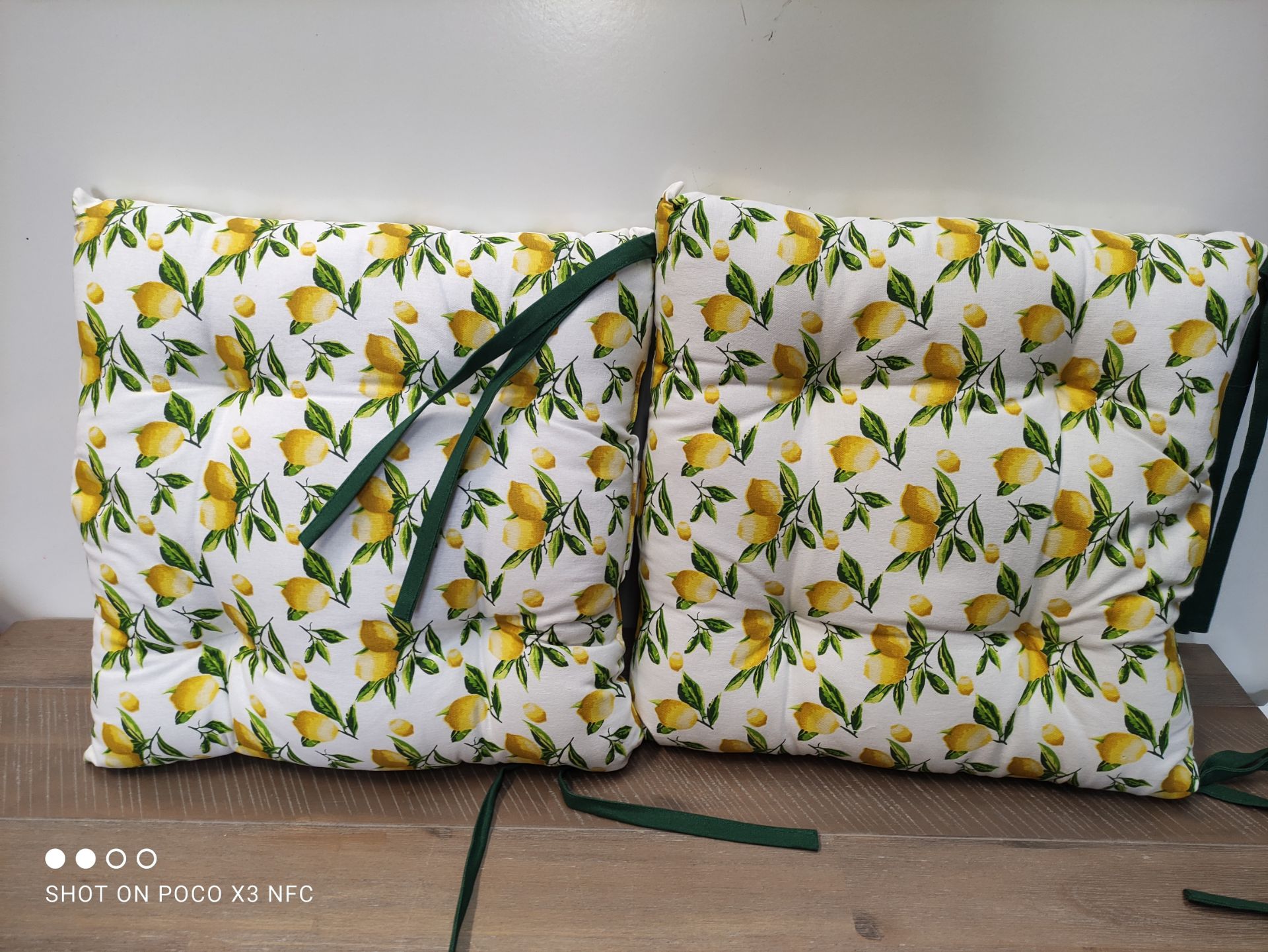 2 X LEMON PRINT CHAIR CUSHIONSCondition ReportAppraisal Available on Request- All Items are