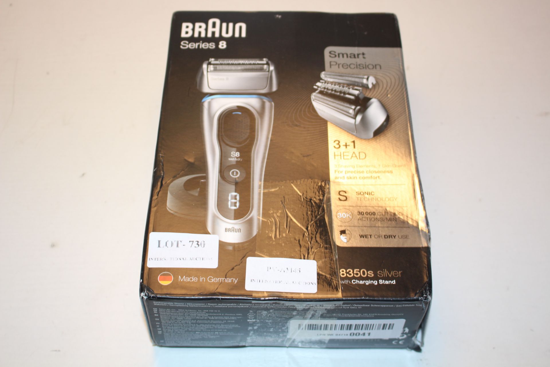 BOXED BRAUN SERIES 8 WET & DRY SHAVER MODEL: 8350S SILVER WITH CHARGING STAND RRP £185.00Condition