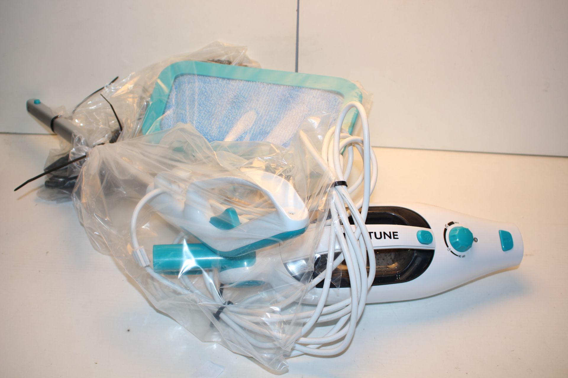 UNBOXED RUSSELL HOBBS HANDHELD /UPRIGHT CORDED STEAM CLEANER Condition ReportAppraisal Available