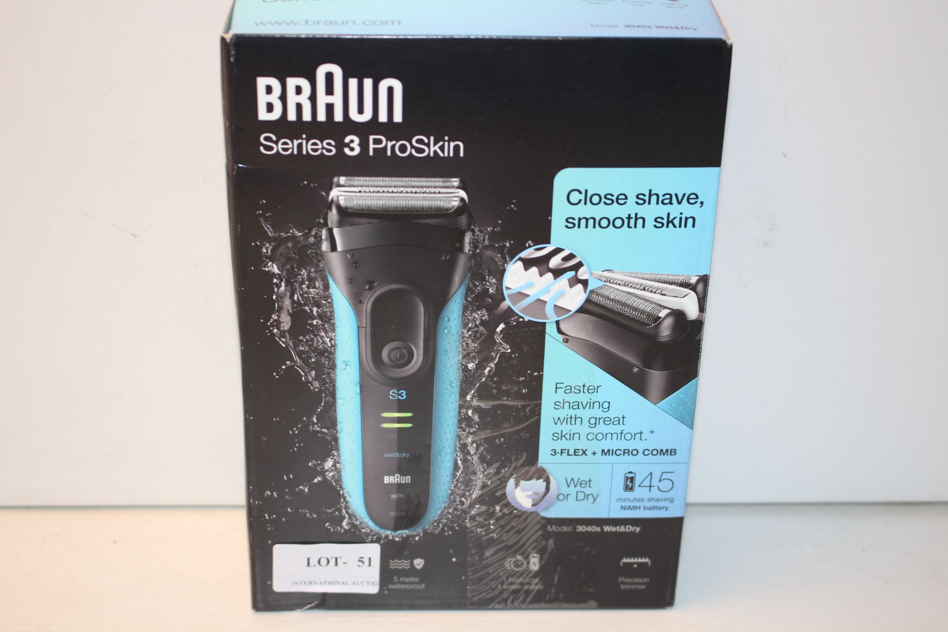 BOXED BRAUN SERIES 3 PROSKIN WET & DRY SHAVER MODEL: 3040S RRP £54.99Condition ReportAppraisal