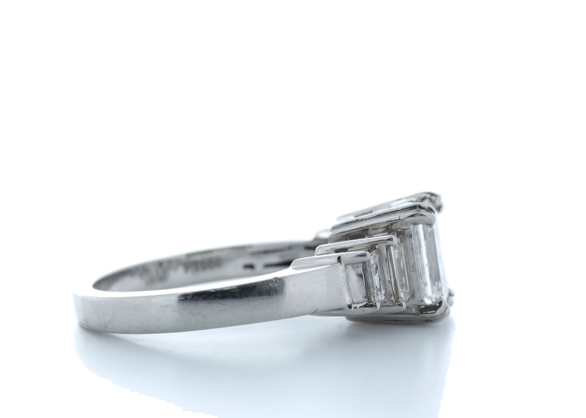 18ct White Gold Emerald Cut Diamond Ring 1.73 (1.23) Carats - Valued by IDI £28,950.00 - 18ct - Image 4 of 5