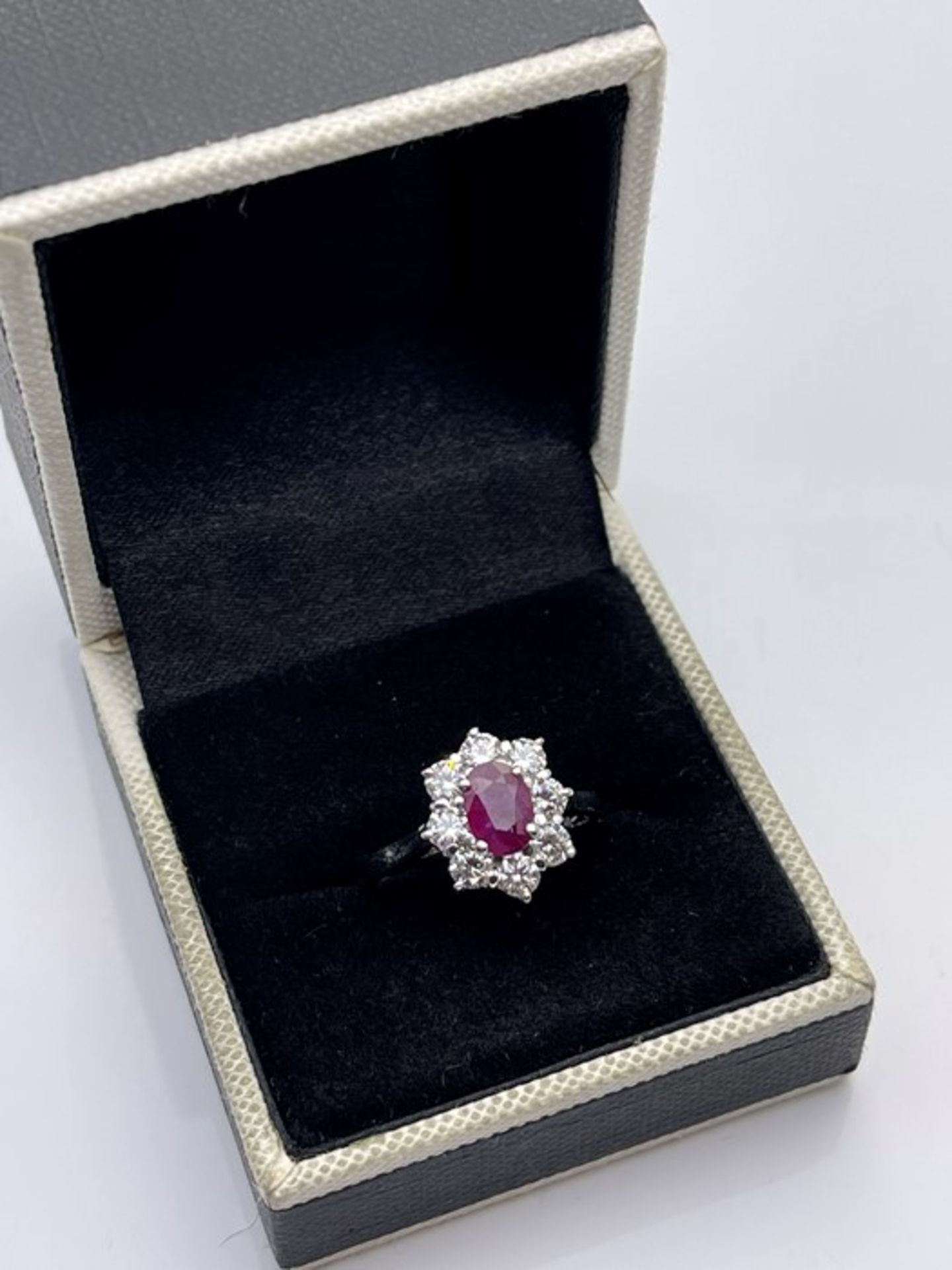 ***£10,375.00*** 18CT WHITE GOLD LADIES DIAMOND AND RUBY RING, SET WITH 1.00CT OVAL RUBY, 0.90 - Image 2 of 3