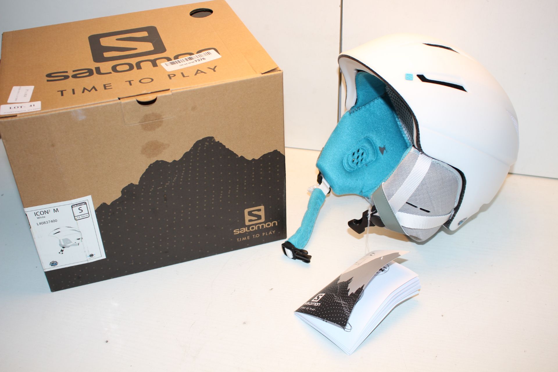 BOXED SALOMON ICON 2 M WHITE SIZE SMALL 53-56CM RRP £53.99Condition ReportAppraisal Available on