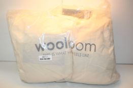BAGGED WOOLROOM DELUXE WOOL PILLOW STANDARD RRP £39.99Condition ReportAppraisal Available on