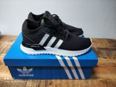 BRAND NEW BOYS JUNIOR ADIDAS TRAIUNERS SIZE UK 2.5Condition ReportAppraisal Available on Request-