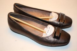 UNBOXED CLARKS LADIES SHOES UK SIZE 5 Condition ReportAppraisal Available on Request- All Items