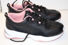 UNBOXED PUMA SIZE 7 TRAINERS Condition ReportAppraisal Available on Request- All Items are