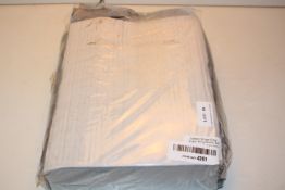 BAGGED SATEEN STRIPE GREY SUPER KING DUVET SET RRP £26.00Condition ReportAppraisal Available on