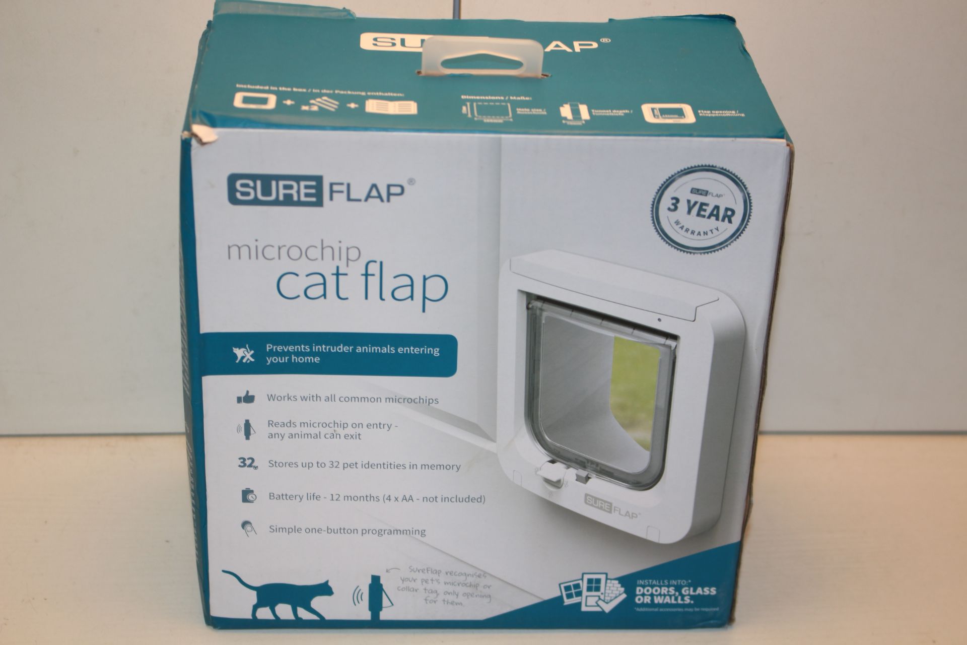 BOXED SUREFLAP MICROCHIP CAT FLAP RRP £85.00Condition ReportAppraisal Available on Request- All