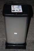 UNBOXED ROTHO PASO 40L PEDAL BIN RRP £39.99Condition ReportAppraisal Available on Request- All Items