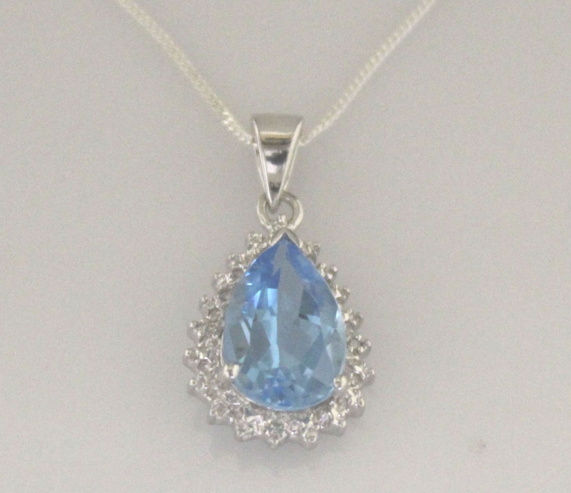 9ct White Gold Diamond And Blue Topaz Pendant 0.01 Carats - Valued by GIE £1,220.00 - 9ct White Gold - Image 5 of 6