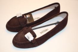 UNBOXED UK SIZED 8 AIR COOL LADIES SHOES (IMAGE DEPICTS STOCK)Condition ReportAppraisal Available on