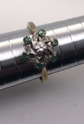 18ct yellow gold ring Set with 6 emeralds