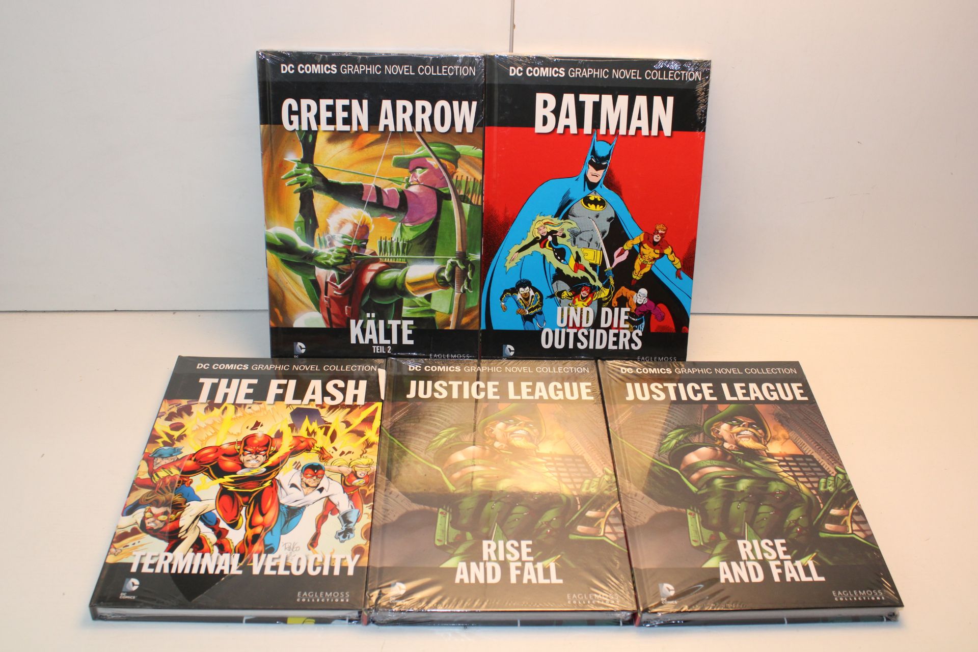 10X DC COMICS GRAPHIC NOVEL EDITION BOOKS (GERMAN) COMBINED RRP £200.00Condition ReportAppraisal