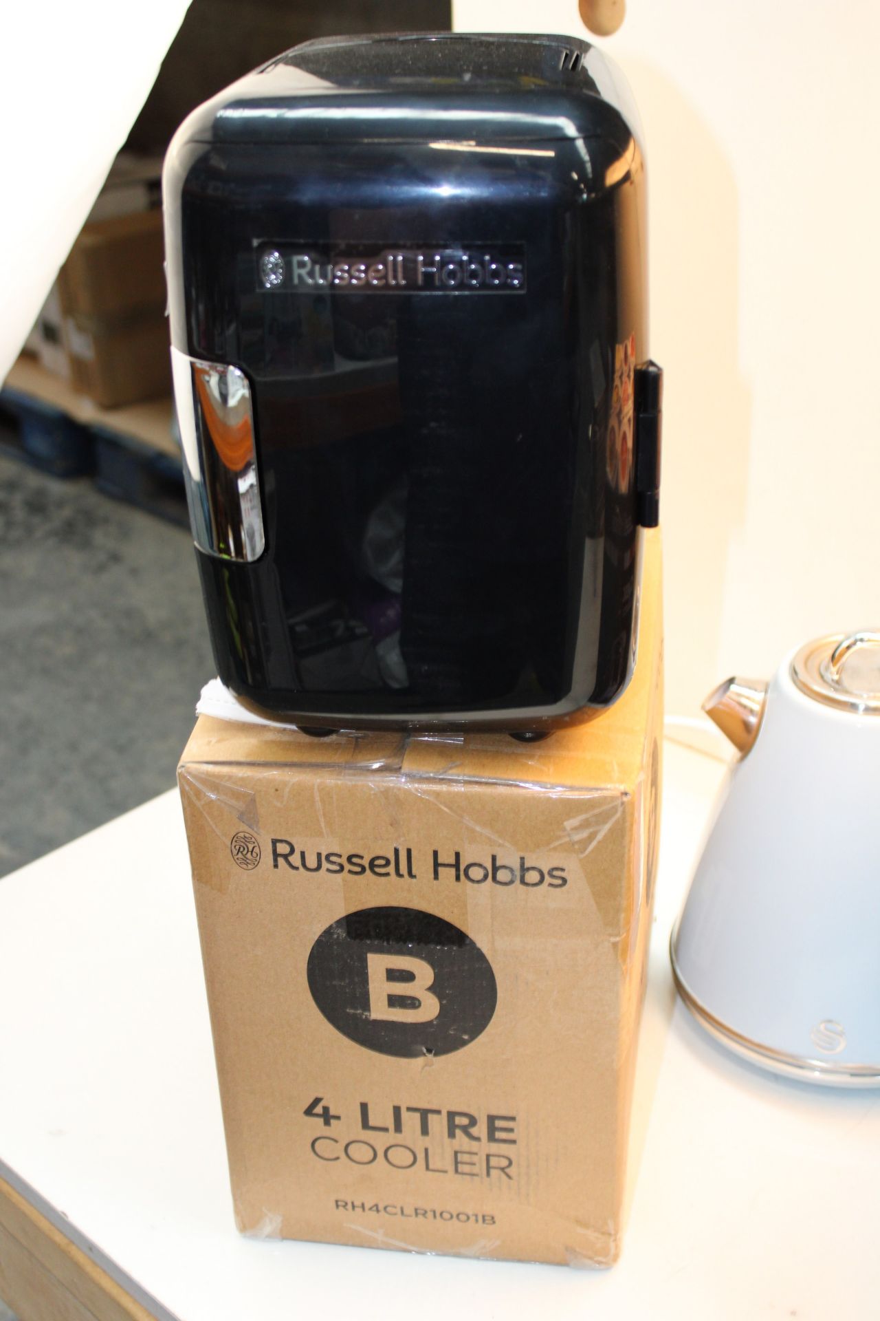 2X BOXED/UNBOXED RUSSELL HOBBS 4 LITRE COOLERS Condition ReportAppraisal Available on Request- All