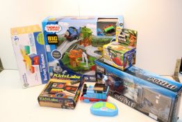 6X ASSORTED ITEMS TO INCLUDE THOMAS TANK ENGINE, RC HELICOPTER & OTHER (IMAGE DEPICTS STOCK)