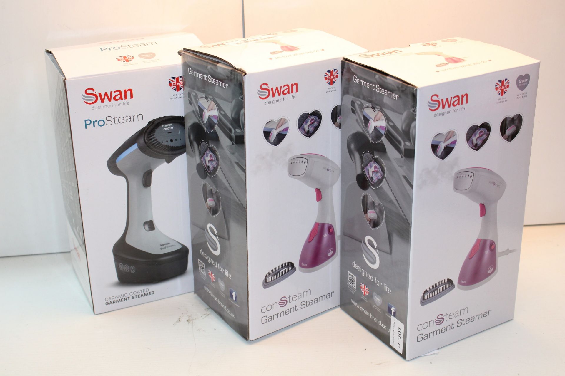 3X BOXED SWAN GARMENT STEAMERS COMBINED RRP £75.00Condition ReportAppraisal Available on Request-