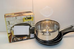 5X ASSORTED ITEMS TO INCLUDE LODGE CAST IRON DUTCH OVEN 4.7LITRE & OTHER (IMAGE DEPICTS STOCK)
