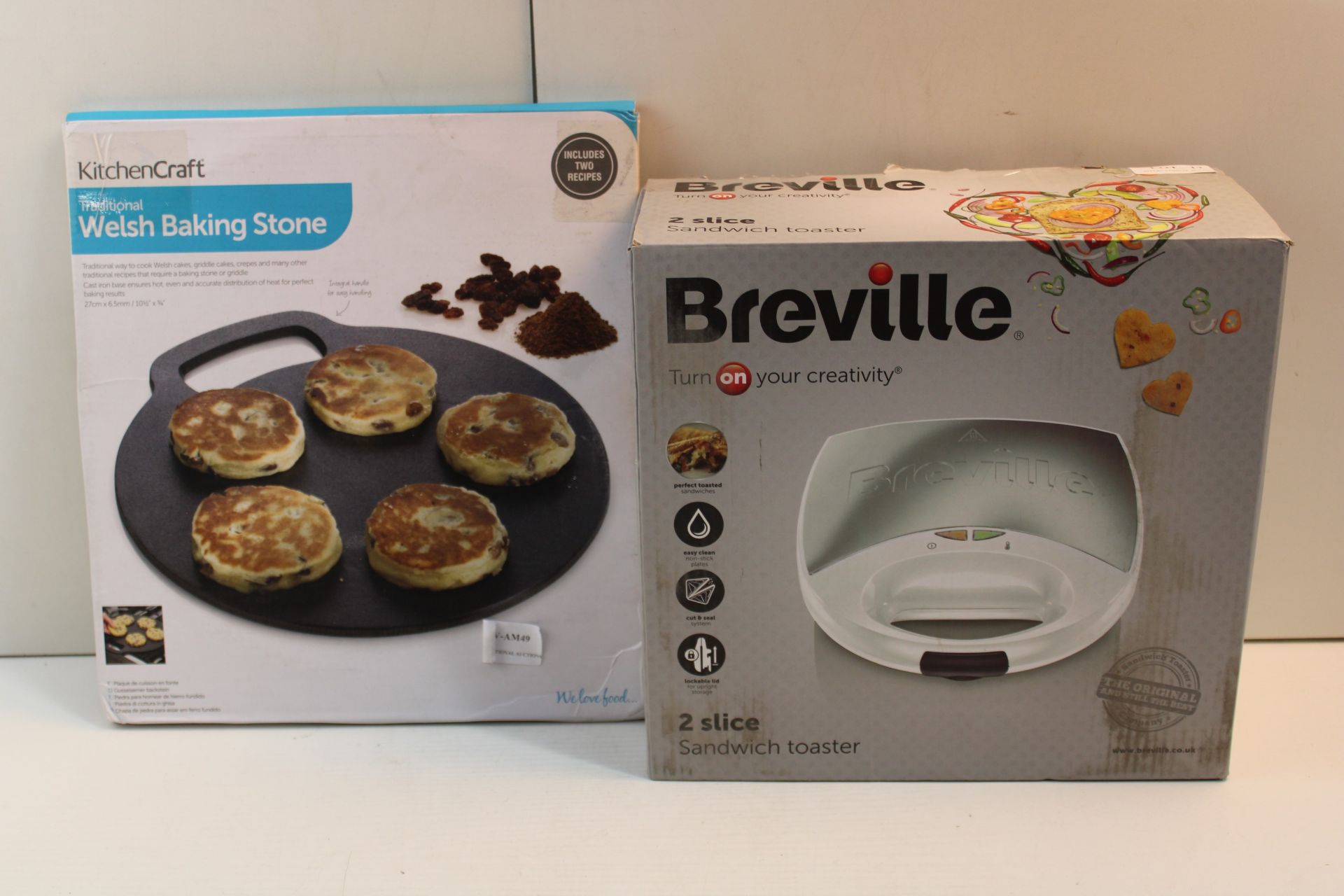 X 2 ITEMS TO INCLUDE BREVILLE SANDIWCH TOASTER AND WELSH BAKING STONECondition ReportAppraisal
