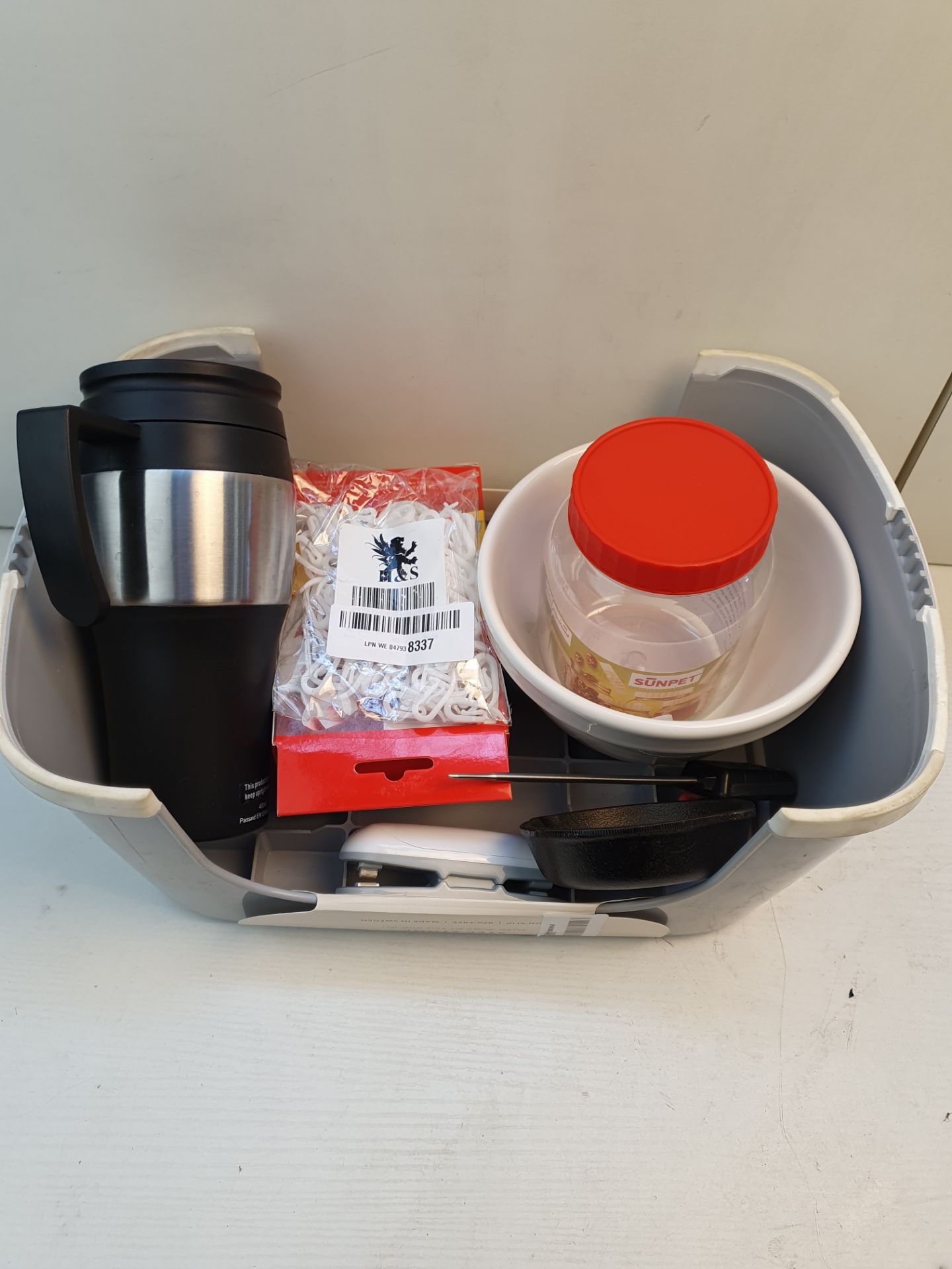 ASSORTED ITEMS TO INCLUDE THERMOS MUG, BOWL, CURTAIN PLASTIC HOOKSCondition ReportAppraisal