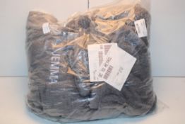 GREY FLEECE ROBE RRP £10.99Condition ReportAppraisal Available on Request- All Items are Unchecked/