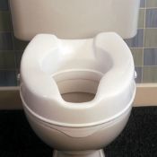 X 2 HOMECRAFT SAVANNAH RASIED TOILET SEATS RRP £32Condition ReportAppraisal Available on Request-