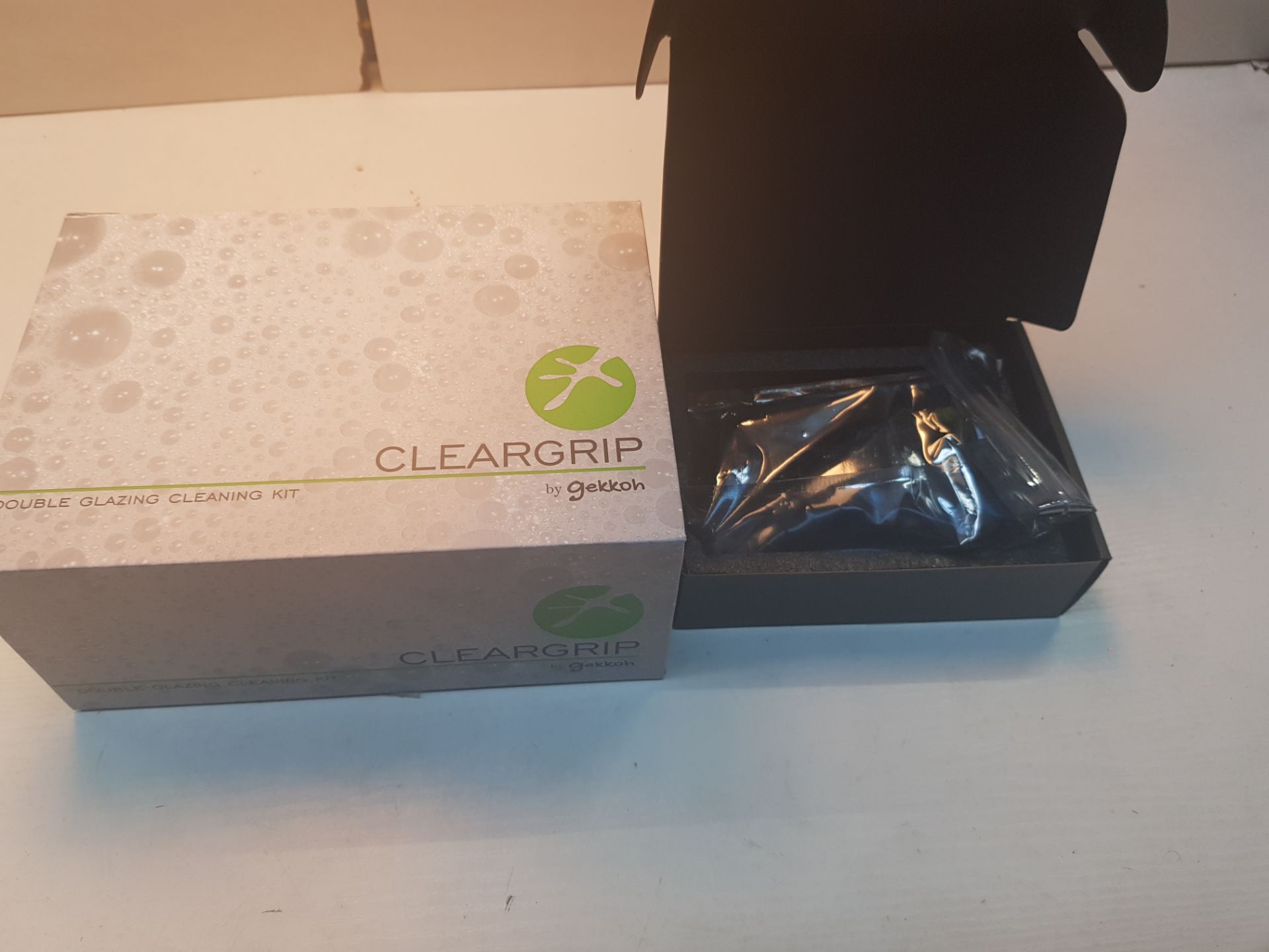 X 2 ITEMS TO INCLUDE 3D PRINTING ITEM & CLEARGRIP WINDOW CLEANERCondition ReportAppraisal