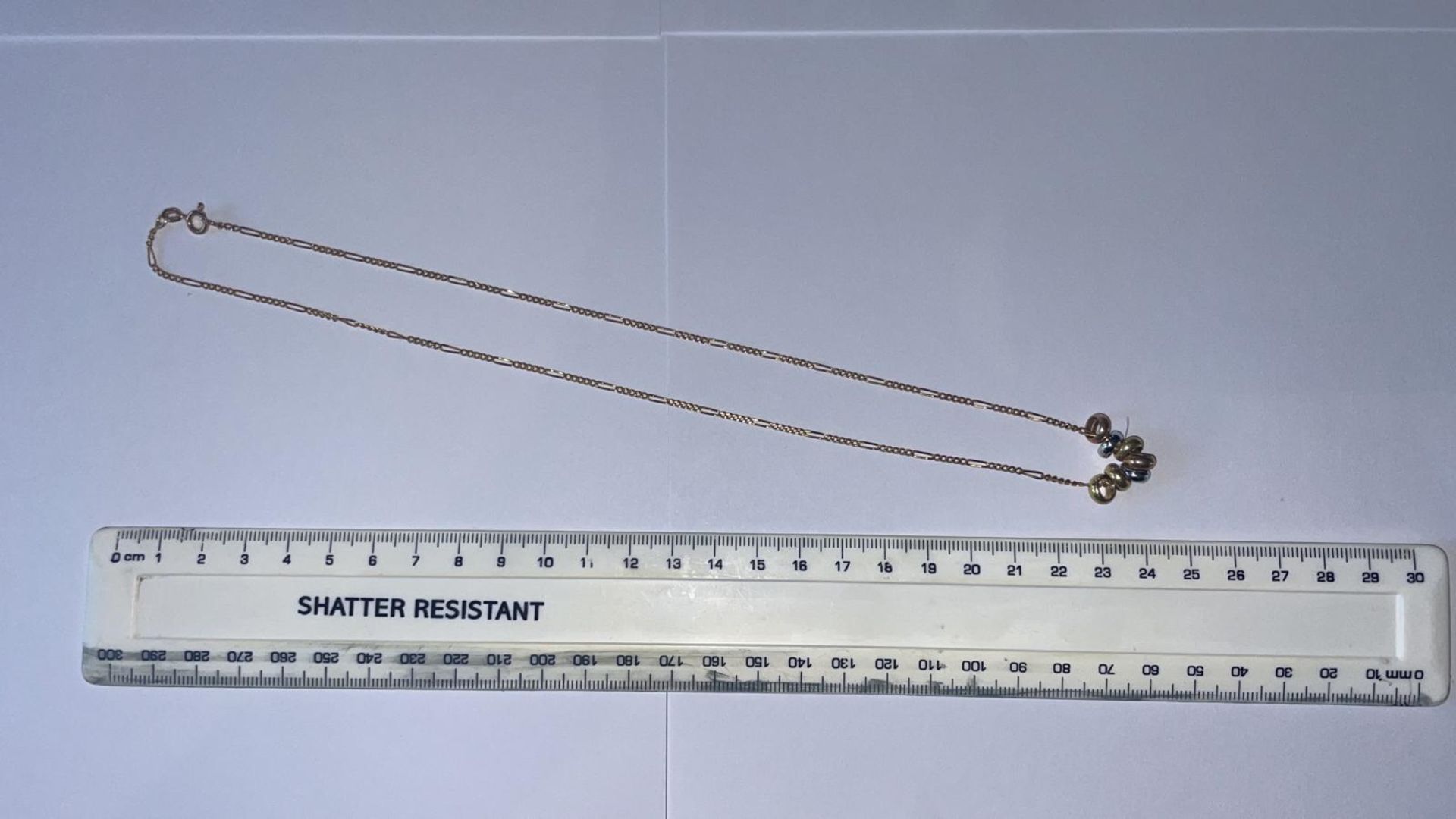 9ct Yellow Gold Necklace with three tri colour pendents, - Image 3 of 3
