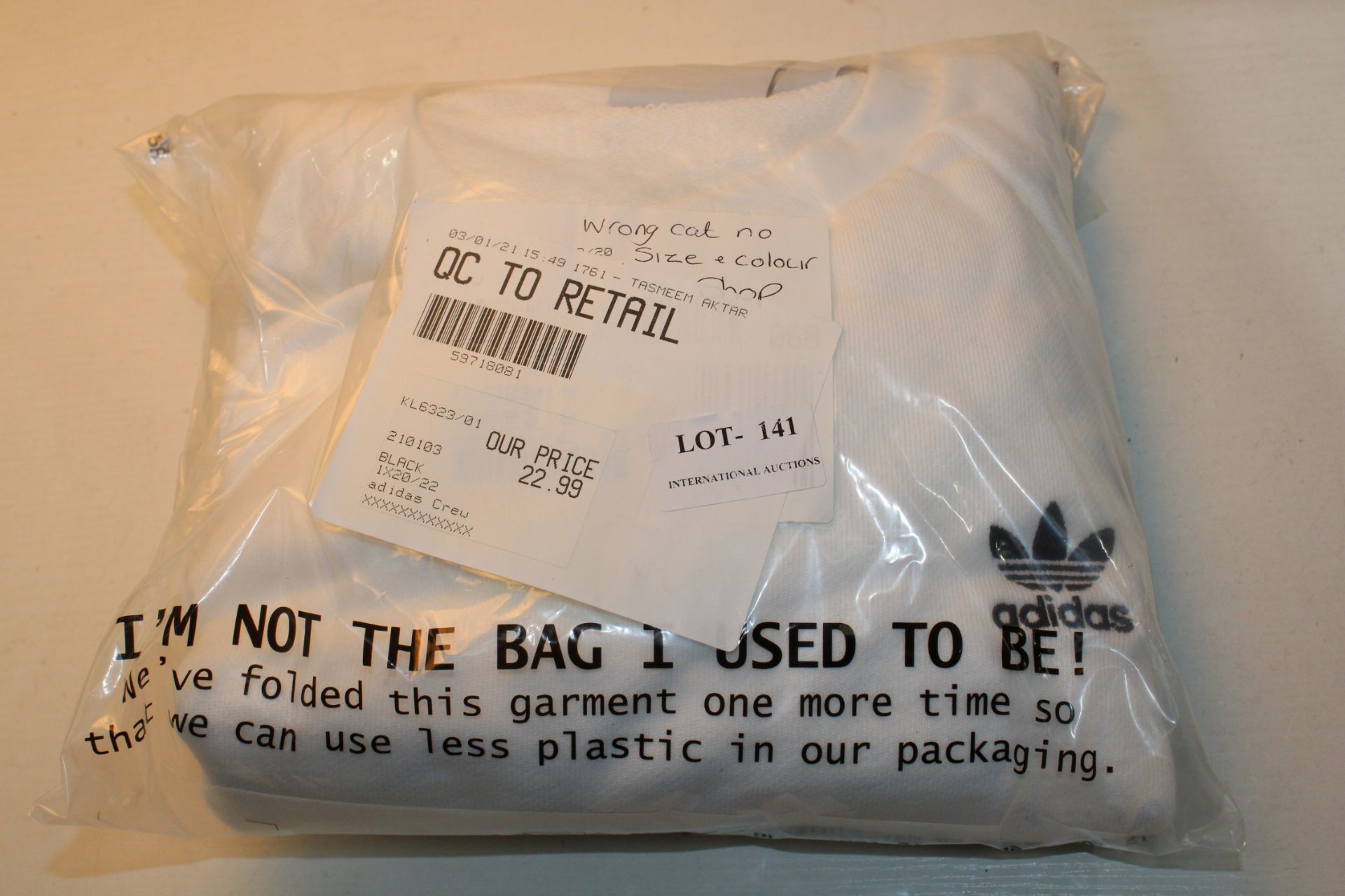 BAGGED ADIDAS CREW SWEAT SHIRT WHITE 20/22 RRP £22.99Condition ReportAppraisal Available on Request-