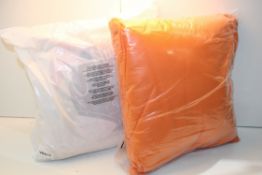 2X ASSORTED CUSHIONS Condition ReportAppraisal Available on Request- All Items are Unchecked/