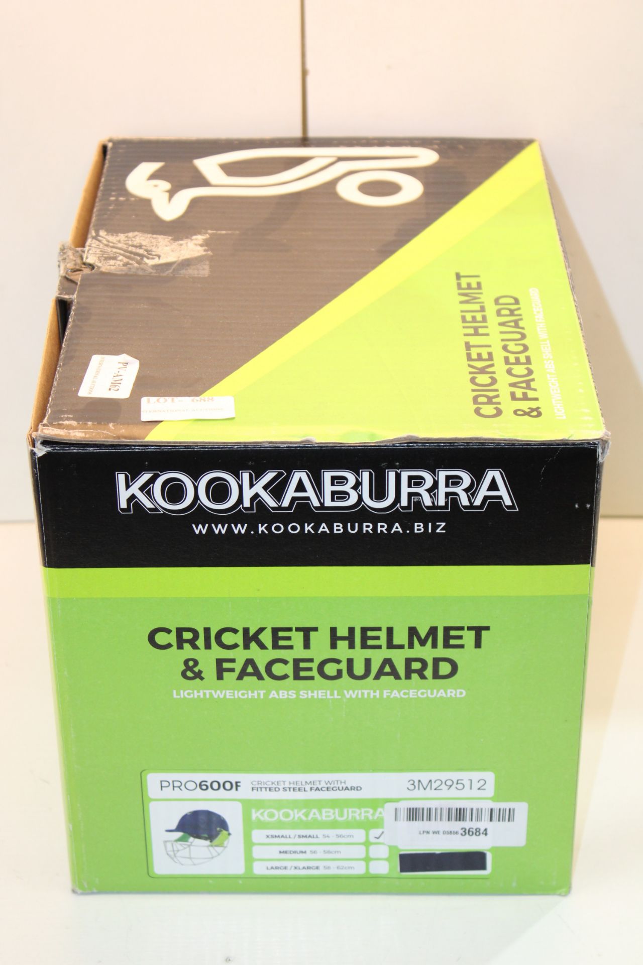 BOXED KOOKABURRA CRICKET HELMET & FACEGUARD PRO600F MODEL: 3M29512 SIZE MEDIUM RRP £49.00Condition