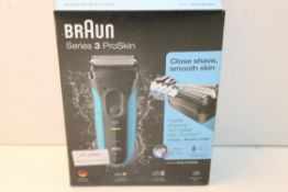 BOXED BRAUN SERIES 3 PROSKIN WET & DRY SHAVER MODEL: 3010S RRP £79.00Condition ReportAppraisal