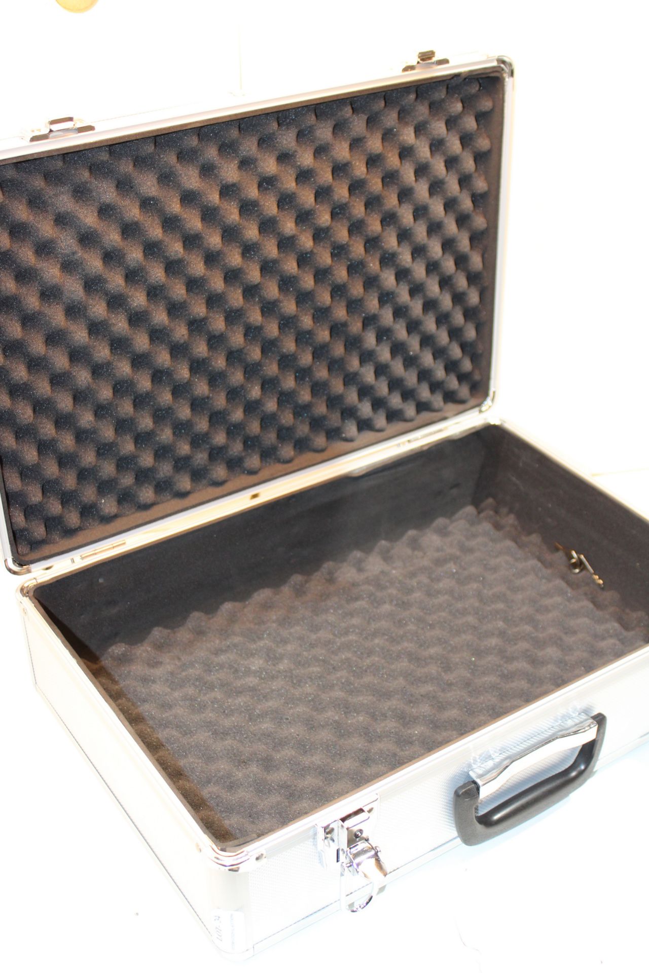 UNBOXED FLIGHT CASE Condition Report Appraisal Available on Request- All Items are Unchecked/