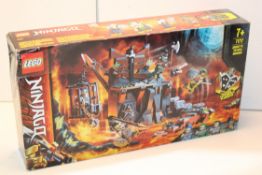 BOXED LEGO NINJAGO JOURNEY TO THE SKULL DUNGEONS 71717 RRP £24.99Condition Report Appraisal