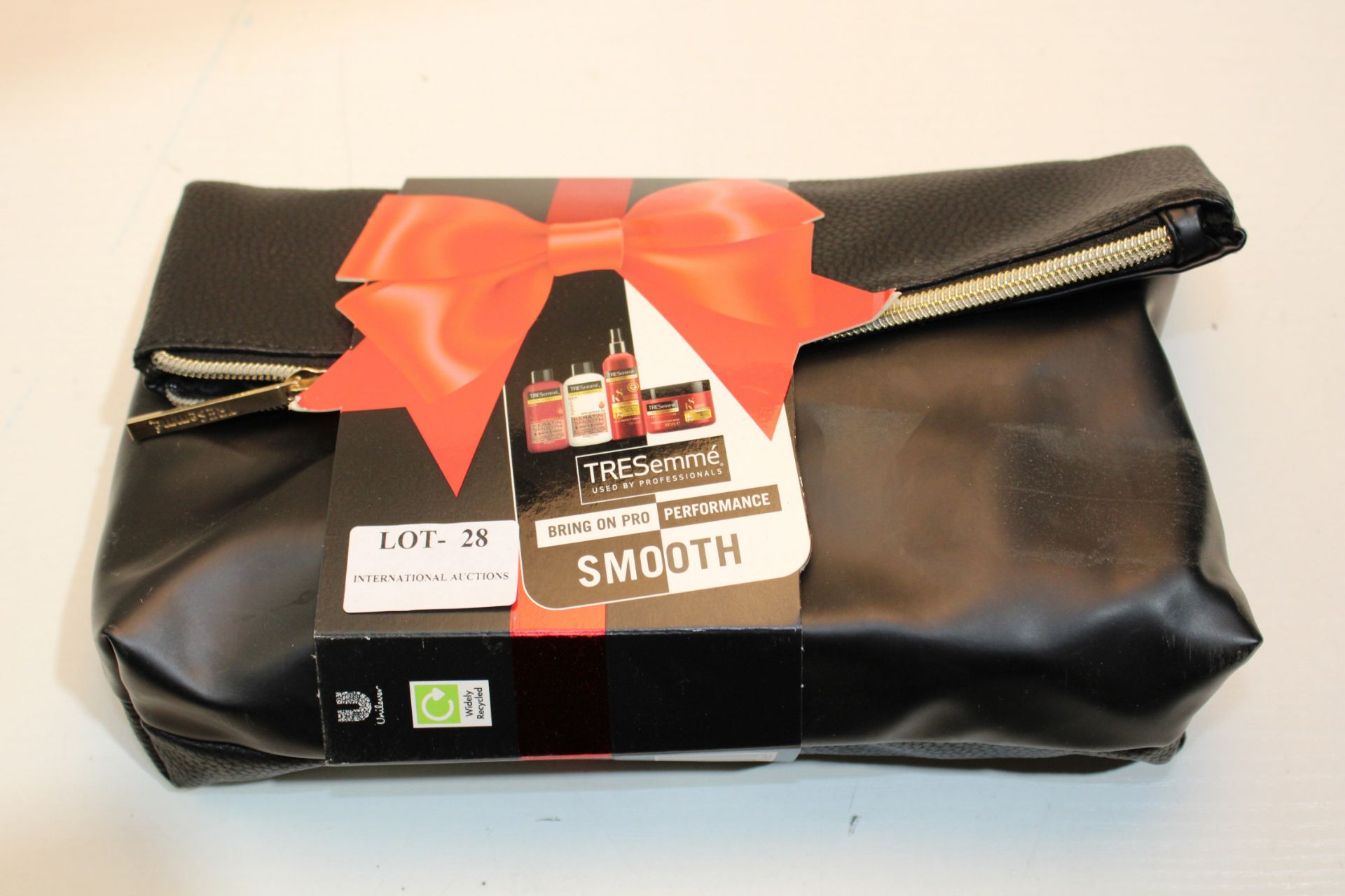 TRESEMME SMOOTH GIFT SET Condition Report Appraisal Available on Request- All Items are Unchecked/
