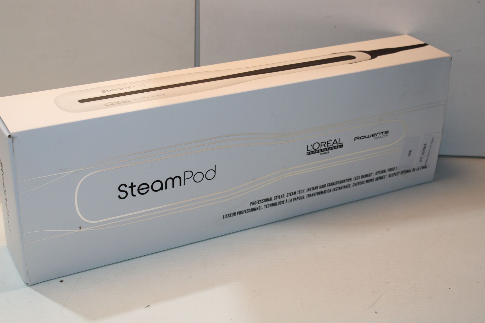 BOXED L'OREAL & ROWENTA PROFESSIONAL STEAMPOD RRP £235.00Condition ReportAppraisal Available on
