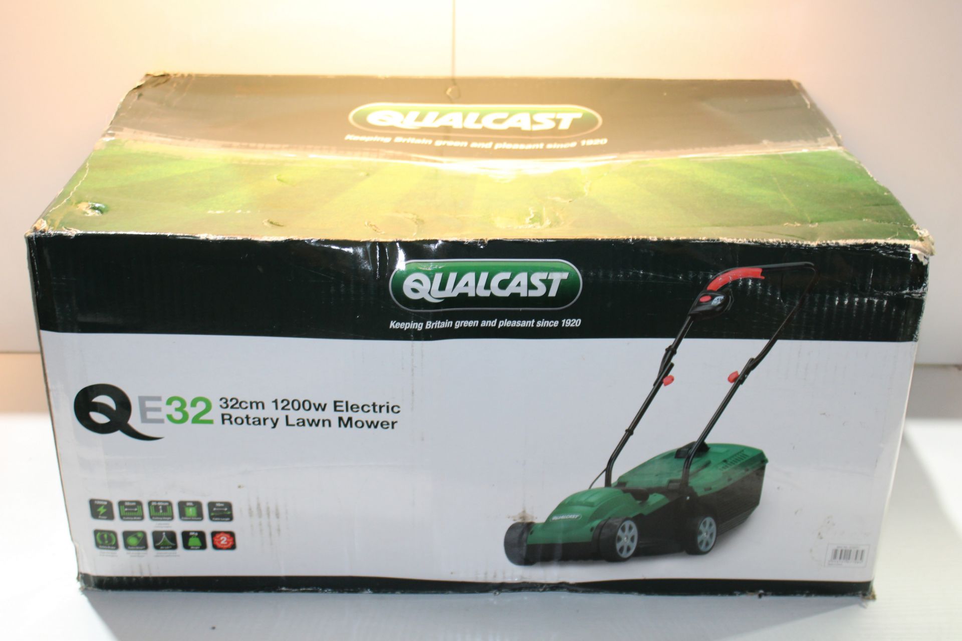 BOXED QUALCAST E32 32CM ROTARY LAWN MOWERCondition ReportAppraisal Available on Request- All Items