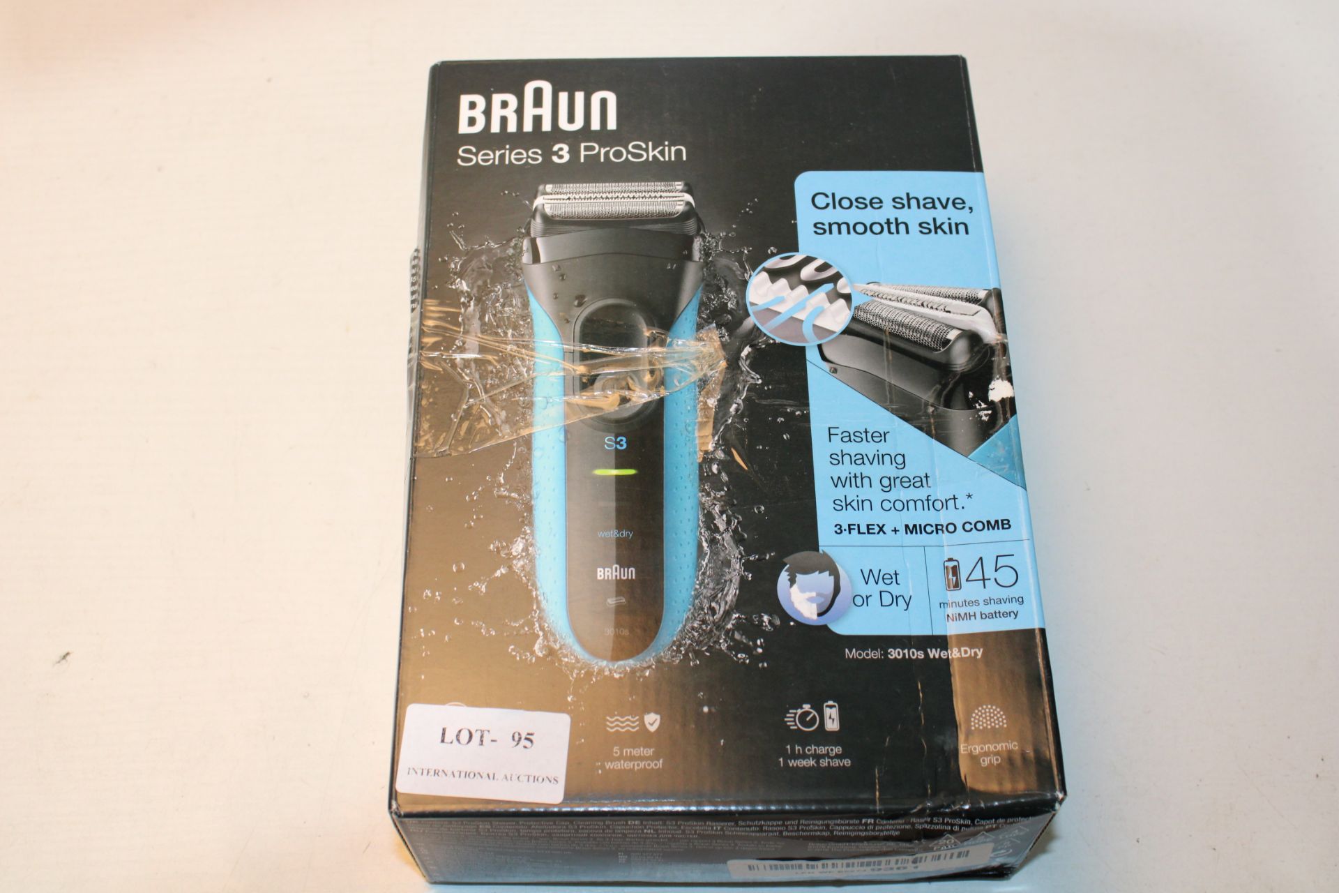 BOXED BRAUN SERIES 3 PROSKIN WET & DRY SHAVER MODEL: 3010S RRP £79.00Condition ReportAppraisal