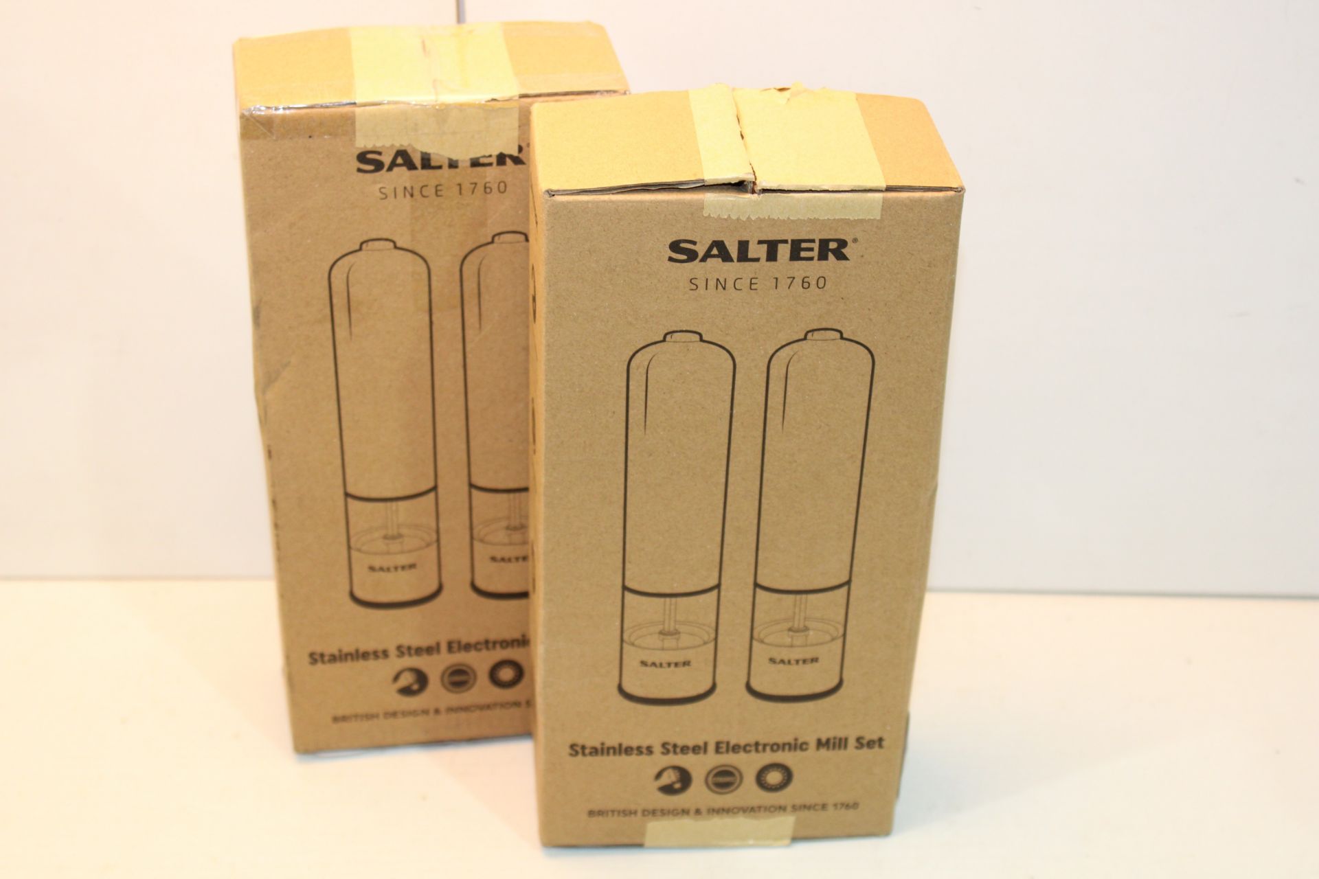 2X BOXED SALTER ELECTRONIC SALT & PEPPER MILLS COMBINED RRP £60.00Condition ReportAppraisal