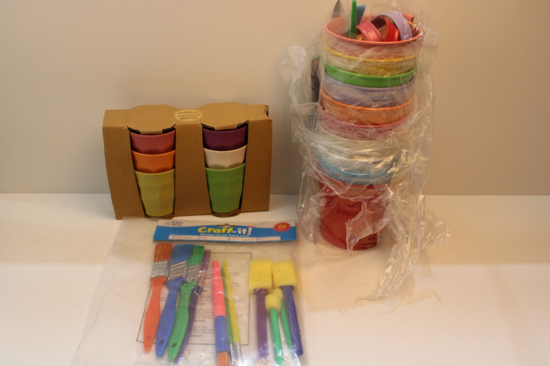 ASSORTED ITEMS TO INCLUDE PAINTABLE MINI FLOWER PITS, CUPS & BRUSHES Condition ReportAppraisal