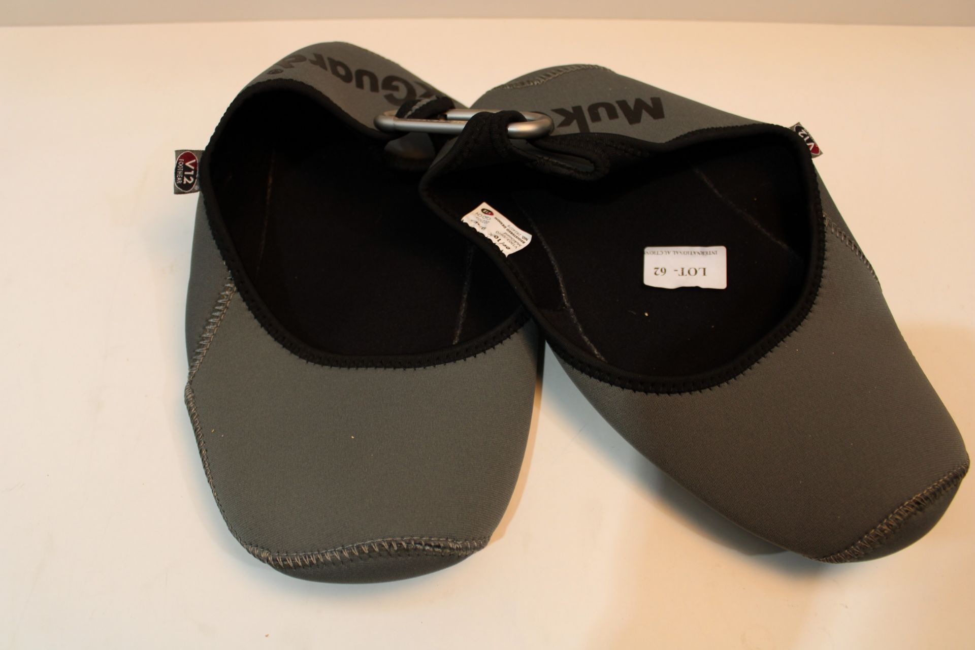 MUK GUARD SHOE COVERS RRP £19.98Condition ReportAppraisal Available on Request- All Items are - Image 2 of 2