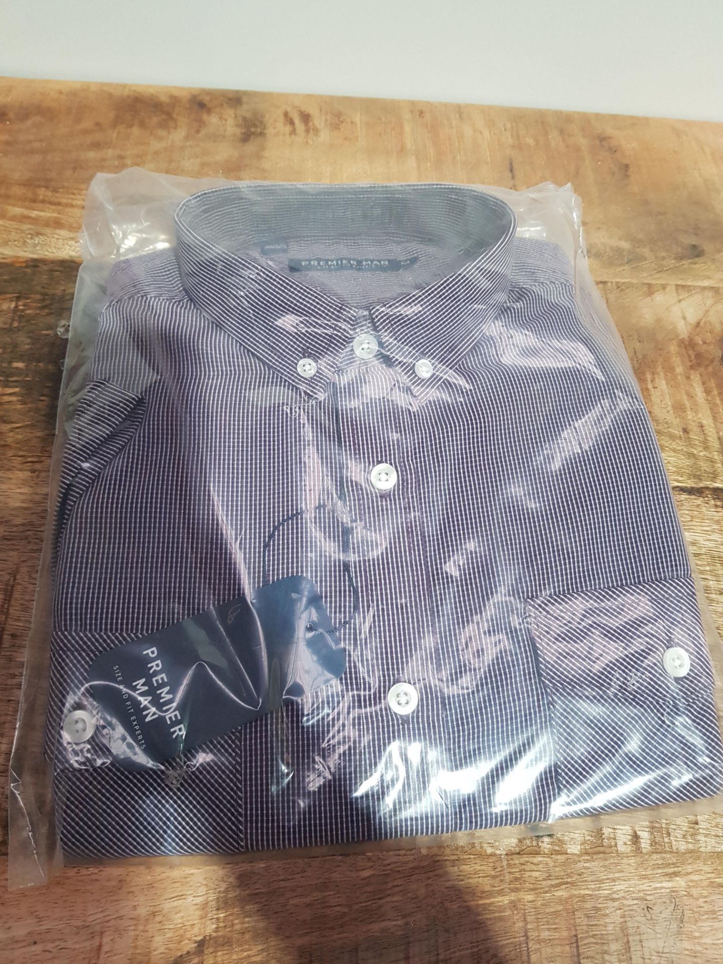 BRAND NEW PREMIER MEN PURPLE SHIRT SIZE MEDIUM (AU998)Condition ReportBRAND NEW