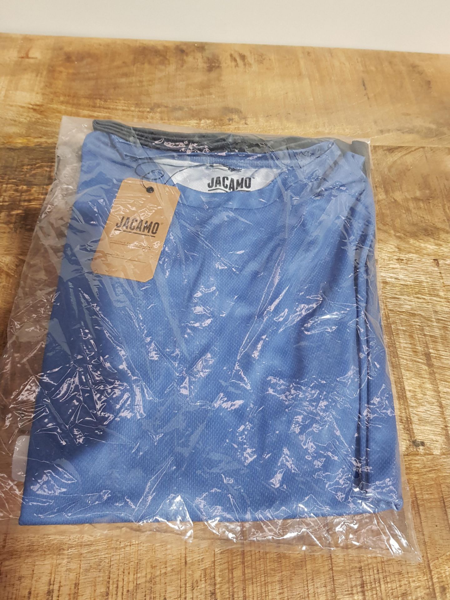 BRAND NEW JACAMO OMBRE BLUE TSHIRT SIZE SMALL (ZB110)Condition ReportBRAND NEW - Image 2 of 2