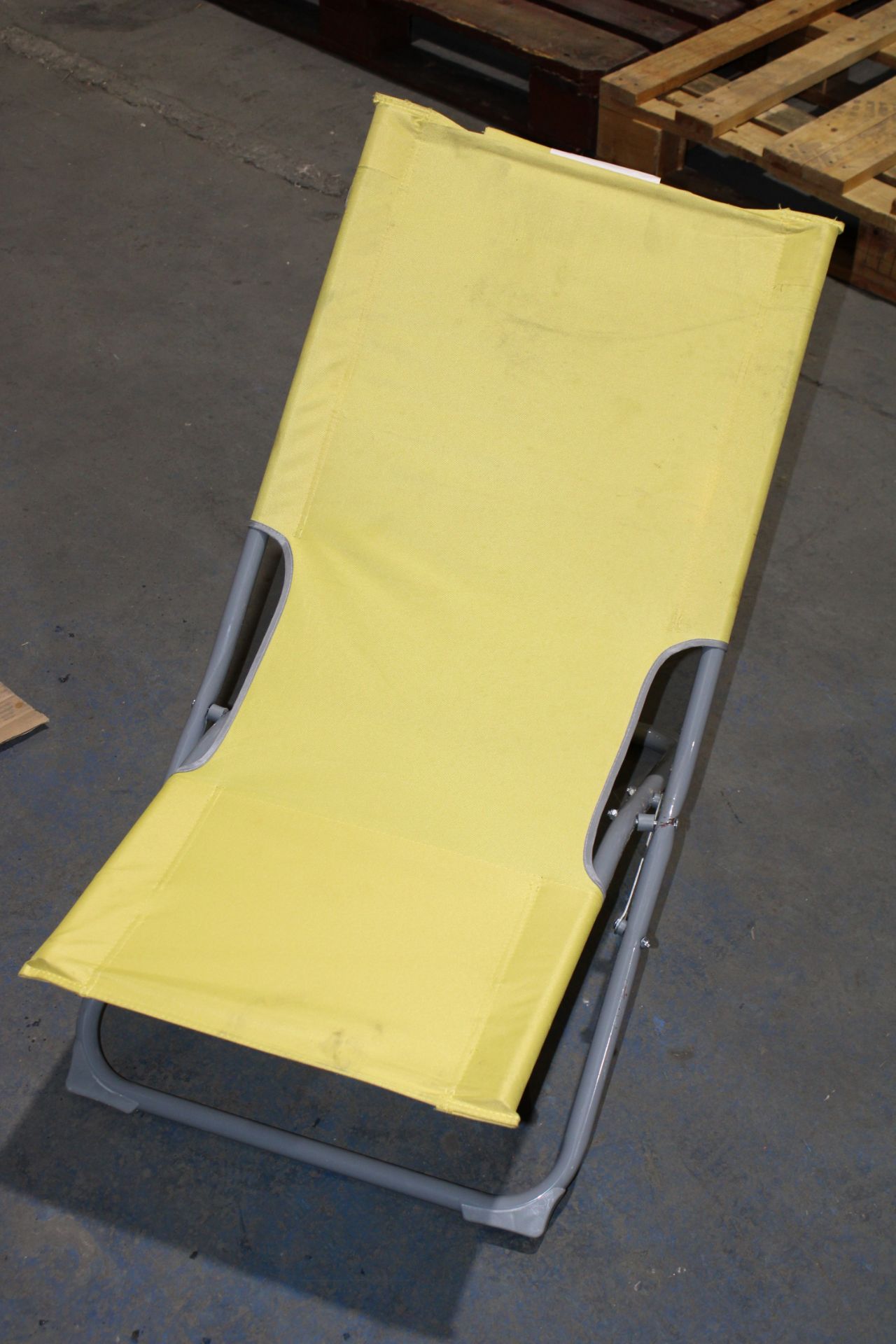 CURACAO BEACH CHAIR STEEL CREAM GOLD Â£13.54Condition ReportAppraisal Available on Request- All - Image 2 of 2