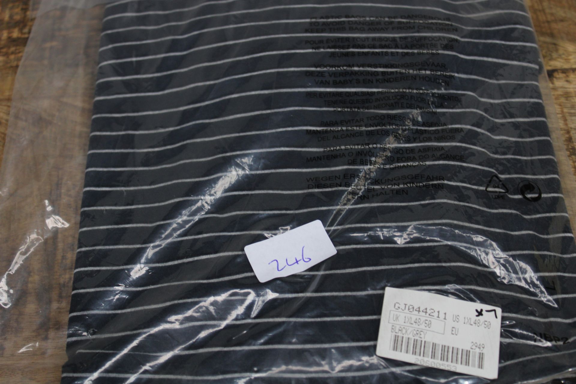 BRAND NEW BLACK STRIPE TOP SIZE 1XL Condition ReportBRAND NEW - Image 2 of 2
